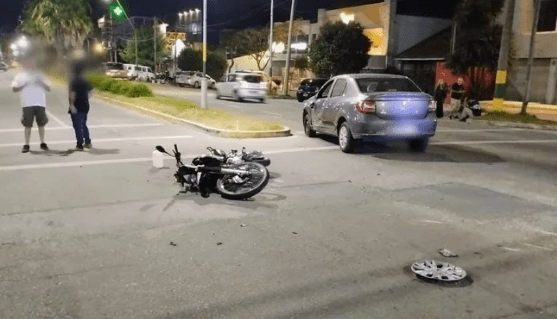 Giró en «U» y chocó a una&nbsp;moto
