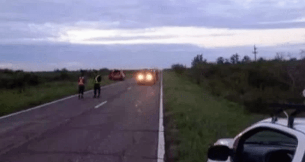 Su esposo tuvo un infarto al volante y ella murió al bajar a&nbsp;asistirlo