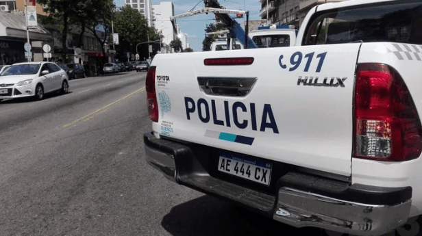 Lo estaban por subir a la patrulla, se desplomó y&nbsp;murió