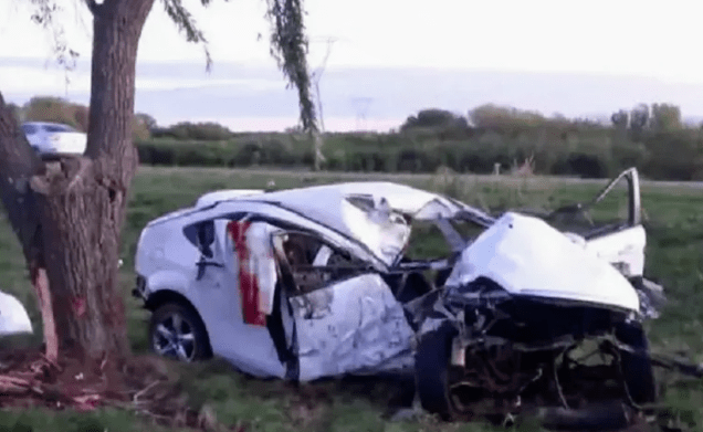 Ruta 9, chocó contra un árbol y murió