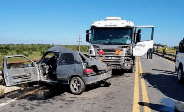 Choque fatal entre un camión y un&nbsp;auto