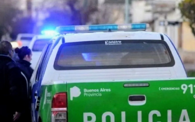 Impacto contra una patrulla y murió